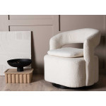 Fauteuil design en tissu bouclé blanc