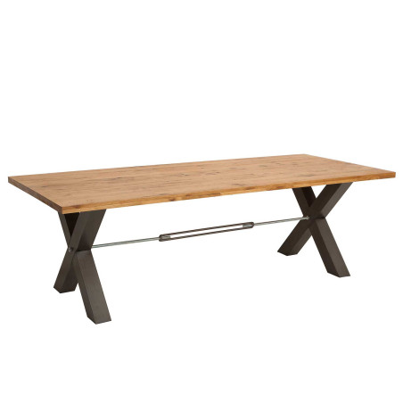 Table de repas design industriel avec plateau chêne sauvage et pieds x en métal noir avec barre transversale