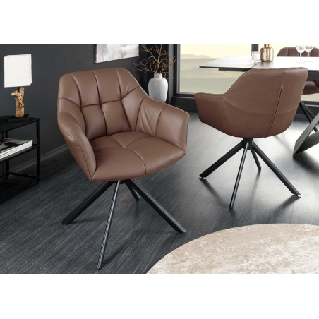 Fauteuil avec accoudoirs design en cuir marron vu de face