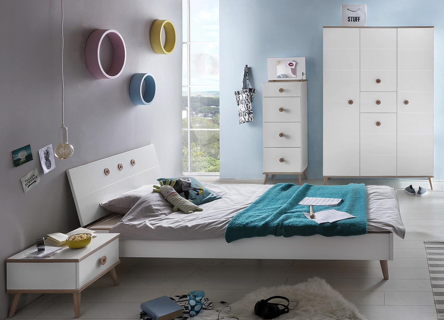 Chambre à coucher enfant/ado (lit 140x200 cm + 2 chevets + armoire