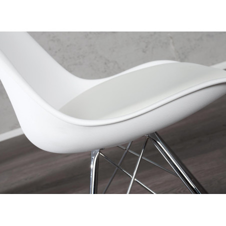 Chaise coque blanche pas cher: Pieds chromé (Lot de 4)