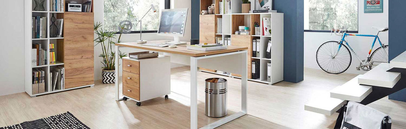 Pièce de travail avec bureau et rangement moderne blanc et bois